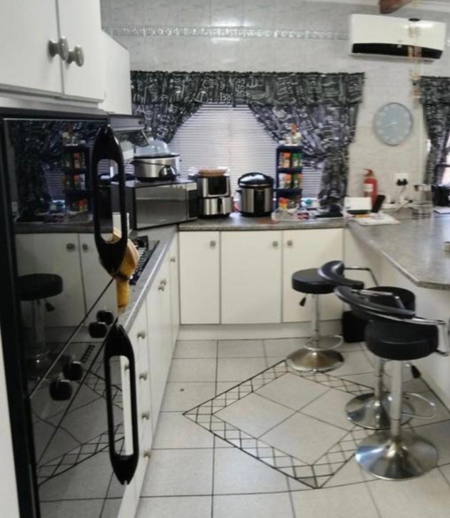 4 Bedroom Property for Sale in Bothasrus Eastern Cape